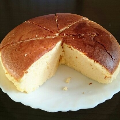 初めてスフレチーズケーキ作りました。できたてはぷるんぷるんで、焼けてるのかな！？と思いましたが、しゅわしゅわフワフワでとっても美味しかった！また作ります！